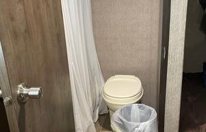 2019 Coleman Lantern LT Series 17FQ RV rental photo 4