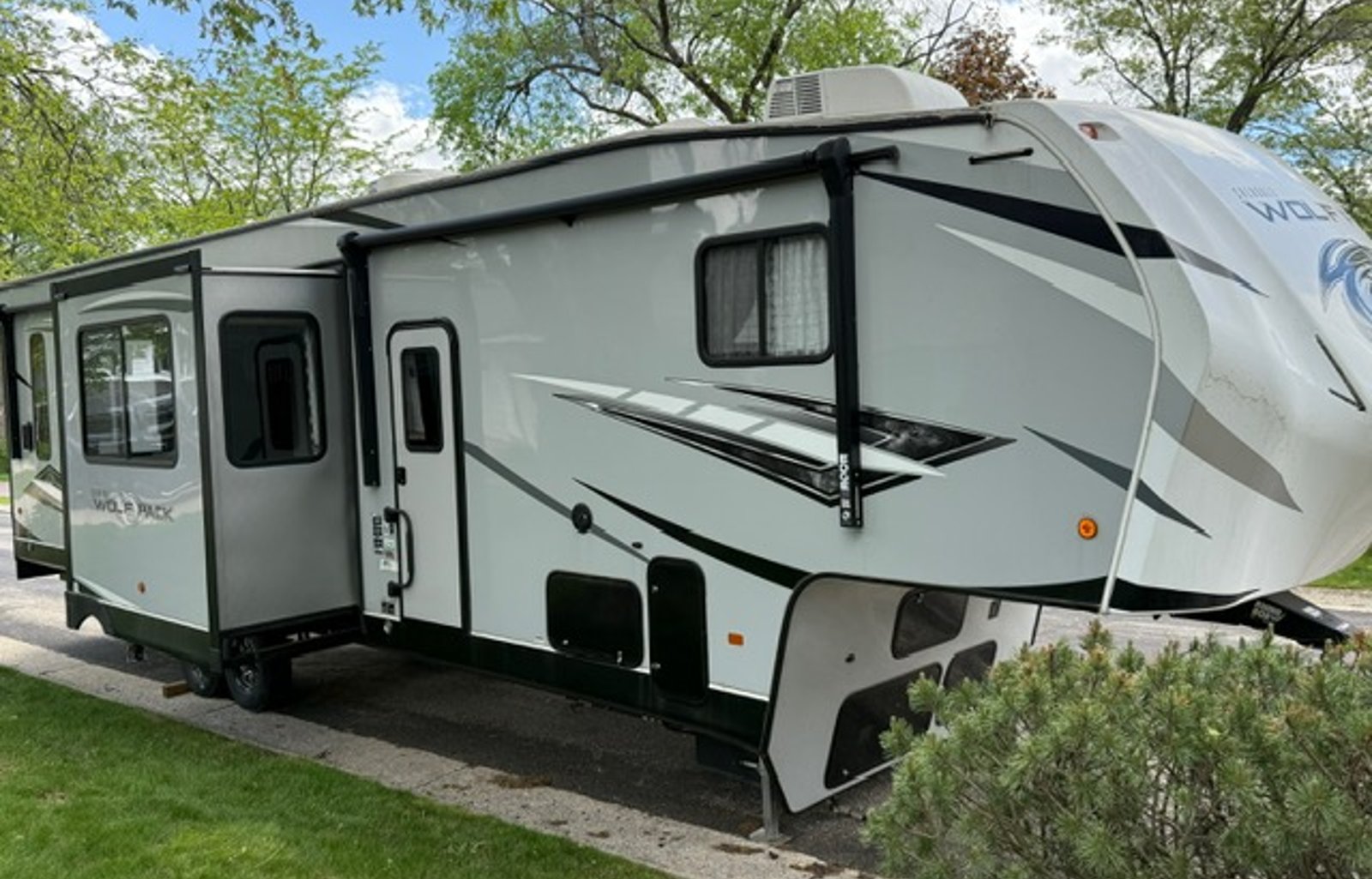 Sleeps 8! 2021 Cherokee Toy Hauler