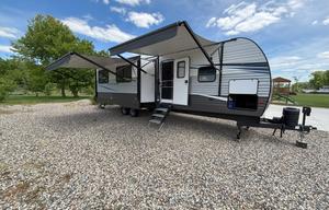 2020 Avenger 32QBI RV rental photo 5