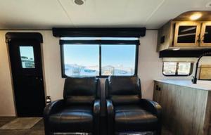 Premium Alpha Wolf Camper Relax, Camp & Unwind