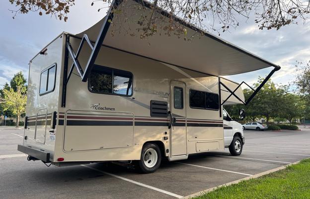 Fully Loaded 2022 coachmen leprechaun 230cb