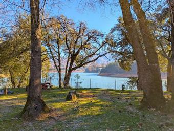 Lakeshore Resort