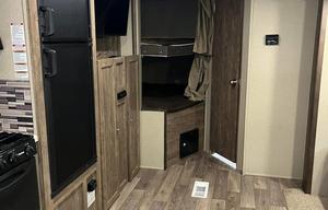 2018 Palomino Puma XLE Lite 27RBQC RV rental photo 5