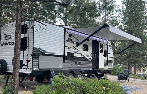 Family/Pet friendly! Sleeps 8! Generator included!