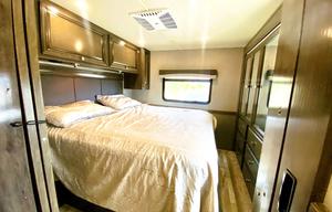 ! Creamy Flair 2021 - Modern & Reliable, Sleeps 10