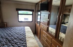 2015 Thor Motor Coach Chateau Super C 35SK RV rental photo 7