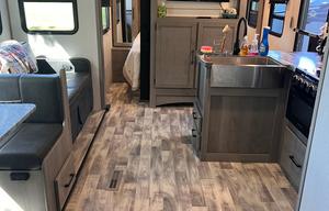 Fully Stocked 2021 Kodiak 283BHSL – Sleeps 10