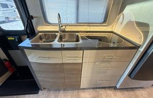 Top Notch Rv - Mercedes Benz Atasca Navion 24v 26'