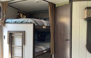 2018 CrossRoads RV Sunset Trail Grand Reserve SS28BH RV rental photo 5