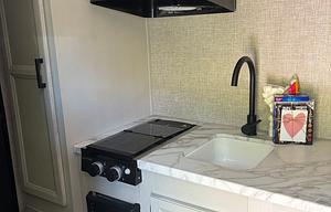15' Jayco Trailer - Lightweight & Easy to Tow!