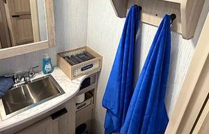 2022 Thor Shadow Cruiser- 2 Bedroom - Sleeps 10
