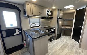28' 2022 Tracer Bunkhouse - Sleeps 6 + 2 Children