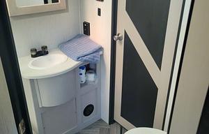 Beautiful Luxury travel trailer w/ King size bed