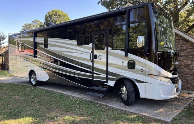 2017 Tiffin Motorhomes Allegro 36 LA