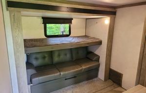 Full Sized Fifth Wheel for Full Time Fun