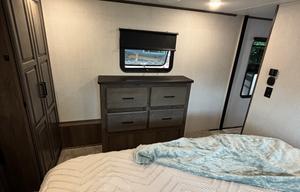 Stocked 5th Wheel | King Bed & Generator Included