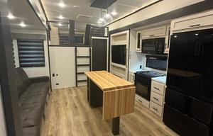 Luxury Camping Experience | Spacious Sabre 36DBB