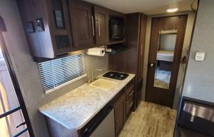 2018 CrossRoads RV Zinger Lite ZR18BH