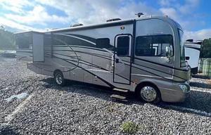2015 Southwind 34A RV rental photo 3