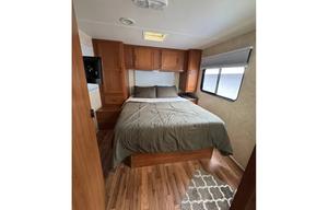 2010 Coachmen Freelander | Clean & Roomy Family RV