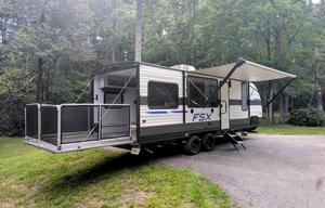 Salem FSX | Awesome toy hauler with large deck