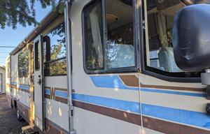 1990 Winnebago Chieftain 33RQ RV rental photo 10
