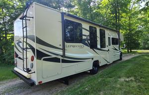 2015 Coachmen RV Leprechaun 317SA Ford 450