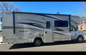 2021 Winnebago Spirit 26T couple & small family