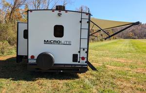 Flagstaff Micro Lite | Modern and cozy w/ 2 slides