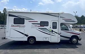 2020 Four Winds 22E RV rental photo 7