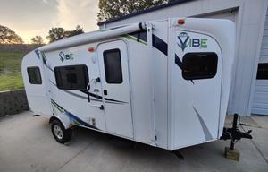 20' V-Cross Vibe, EZ Pullin' Lux Tent on Wheels!