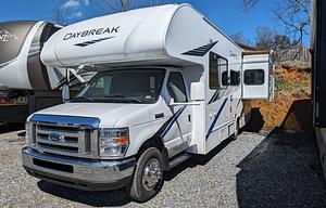 Thor Daybreak | Comfy and Well-Built Class C RV
