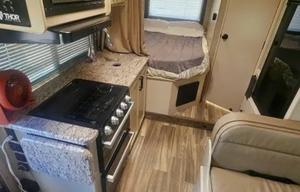 The Island Breeze Cruiser • Sleeps 6  • Thor Elite