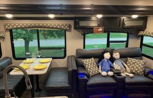2019 venture Sporttrek 327VIK