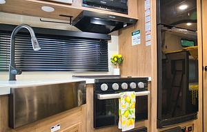 Sleeps Up to 10! Like New Inside & Out! (GWTX1816)