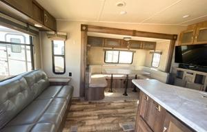 Cozy Little 5th Wheel