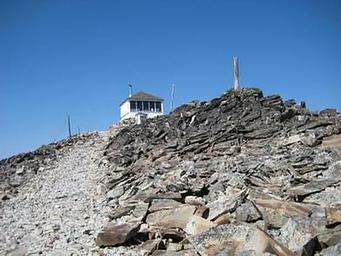 WEST FORK BUTTE LOOKOUT FROM PARKING AREA