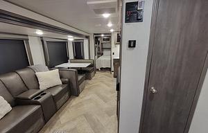 ☆Reclining sofa☆Large bathroom