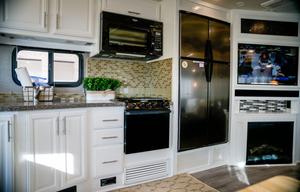 Renovated Bounder 33C Loaded 4 Fun/Great Floorplan