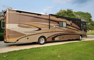 2008 Providence 40X RV rental photo 4