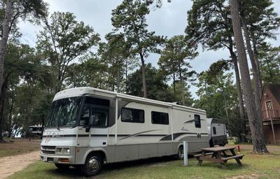 2001 Winnebago Adventurer 35Z RV rental photo 3