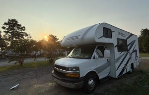 "Dorothy" - Easy Drive-24' Thor Elite - Sleeps 4-6