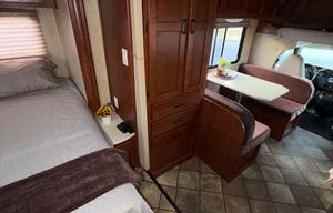 Cozy & Easy-to-Drive Class C RV