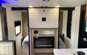 Bunkhouse RV Rental | Sleeps 8 | Outdoor Kitchen