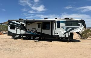 2022 Heartland Cyclone 4006-Toy Hauler, 13' Garage