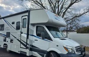 The Easy Escape | Sleeps 5 | BNA Pickup Available