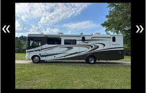 2007 Forest River RV Georgetown XL 330TS RV rental photo 1