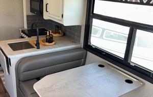 Rare King Bed | Auto Leveling | Easy to Drive