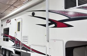 2010 Eclipse Attitude F33AKSG RV rental photo 4