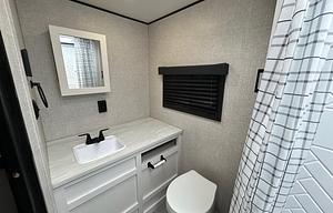 Trailside Escape JANY 2308